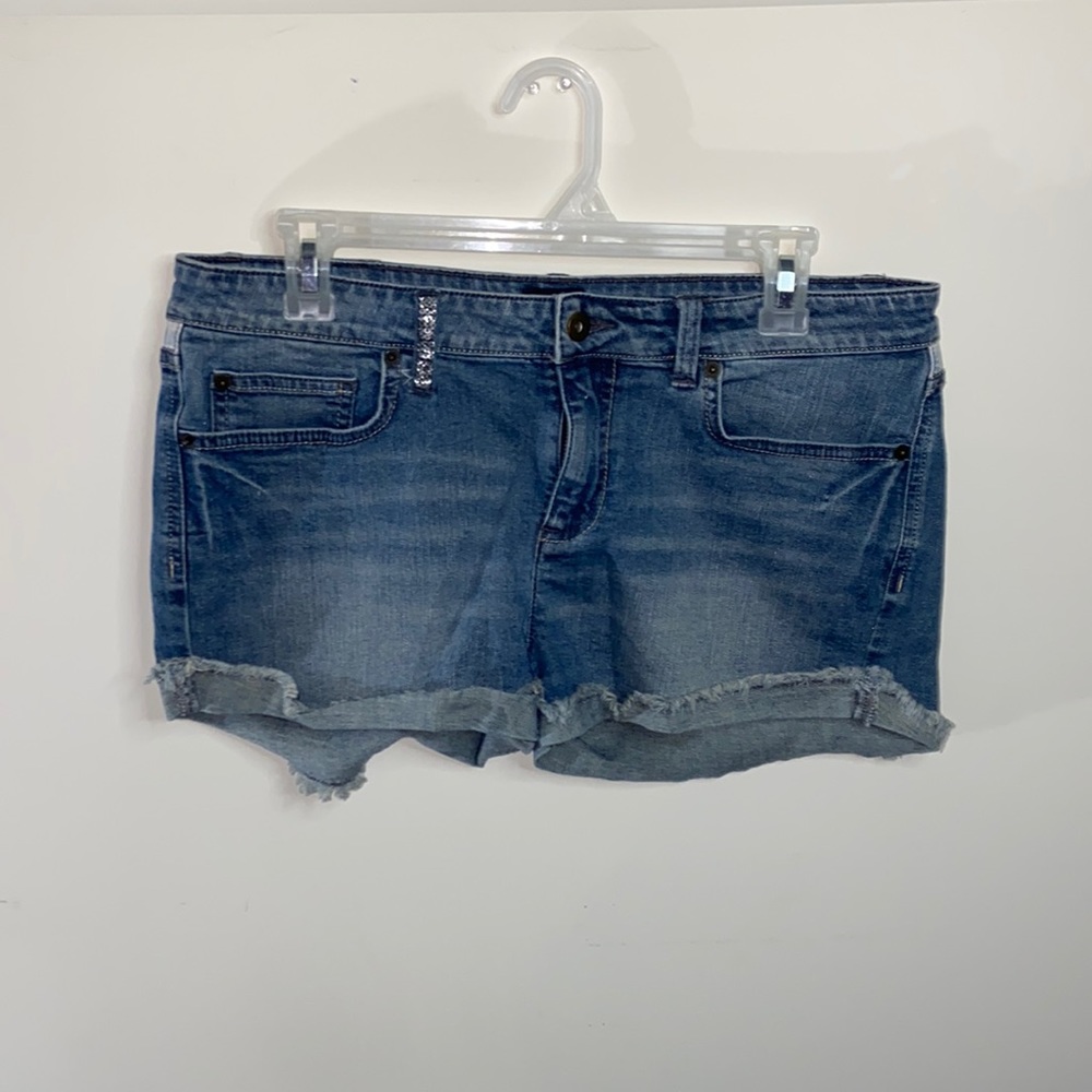 Authentic Icon Jean Shorts w/ Star Design on Back Size 30